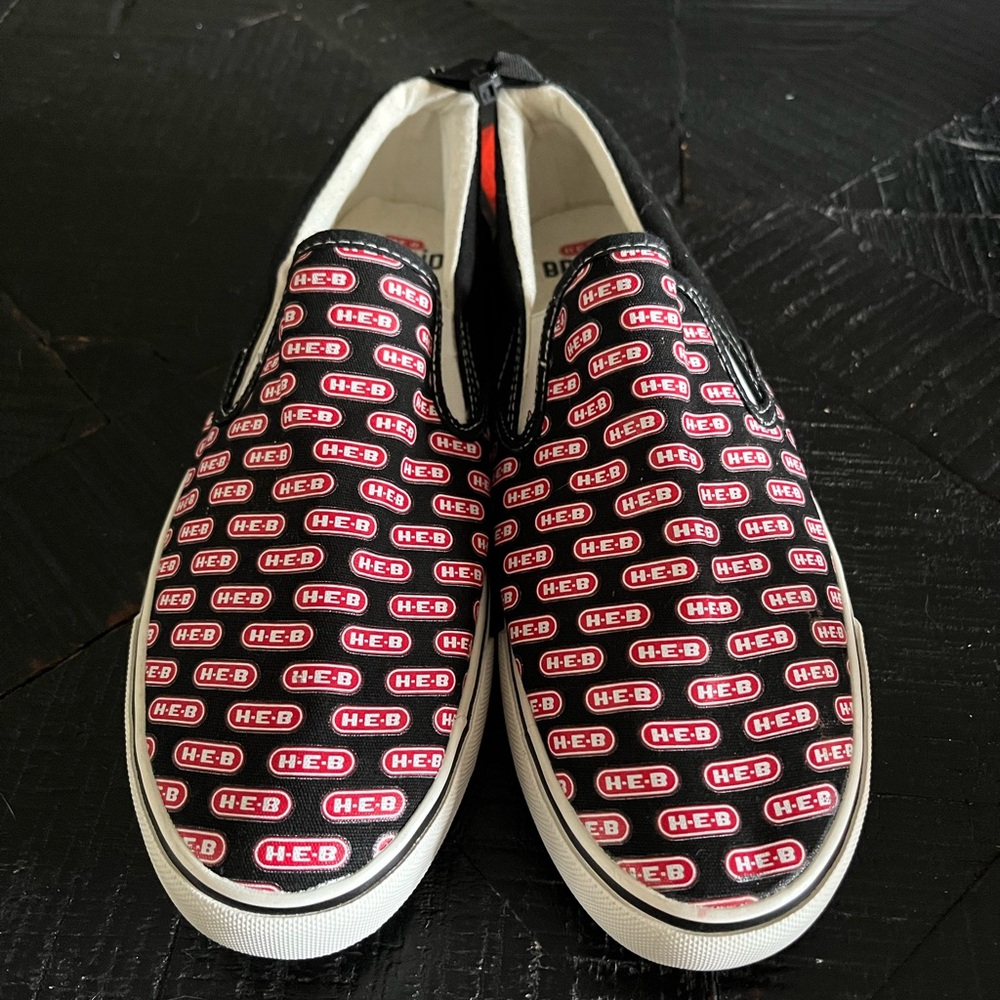 H-E-B Men’s Logo Slip-On Sneakers in Black & Red Size 11 NWT